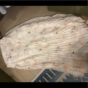 Pretty long pleated skirt!